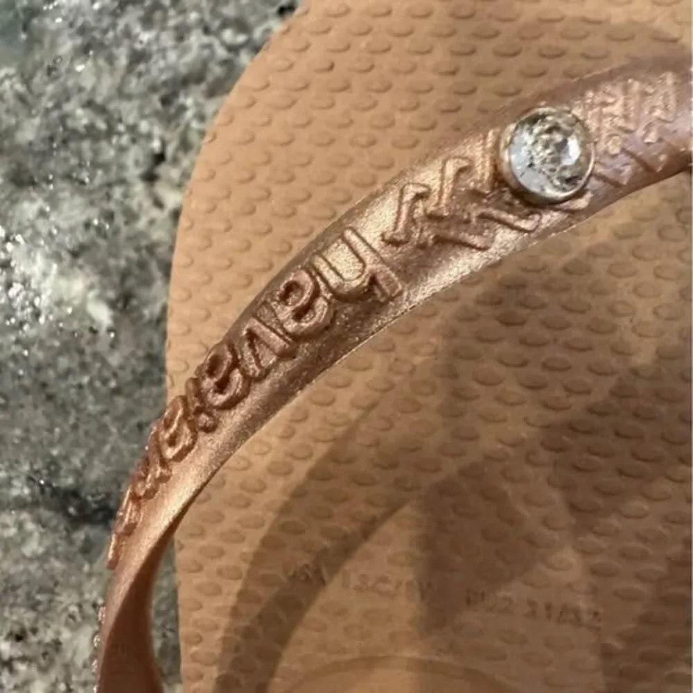Gold Havaianas flip flops with rhinestone accent - kids size 29-30 (13/1)